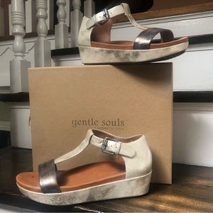 Gentle Souls by Kenneth Cole Platform Sandal -  "Janelle" style - Women's Size 6